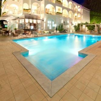 Kronos Hotel