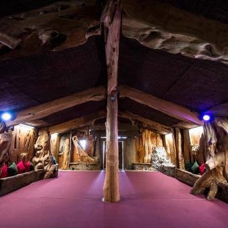 Beachcomber Lodge & Backpacker