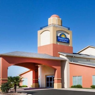 Days Inn & Suites by Wyndham Marquez Thumbnail