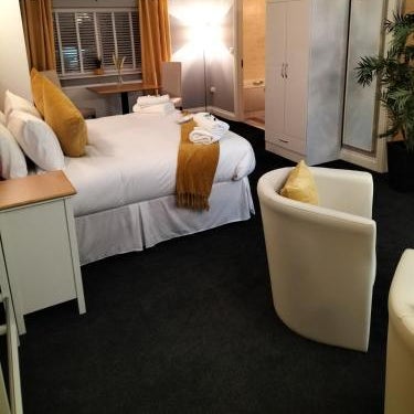 Sutherlands Hotel