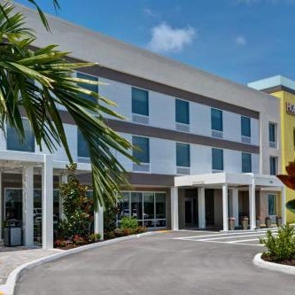 Home2 Suites by Hilton Naples I-75 Pine Ridge Road Thumbnail