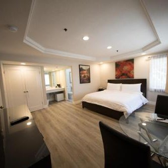 Wilshire Crest Hotel Thumbnail