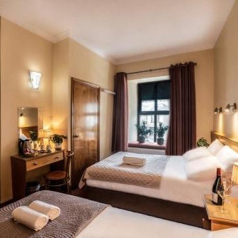 Holiday Hotel Thumbnail