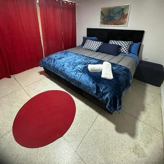 Apartamento Único en Caracas 3 habitaciones, 3 baños, terrazas, hamaca, estacionamiento, smartv, wifi y una decoración brutal estilo Art Déco - Moderno Thumbnail