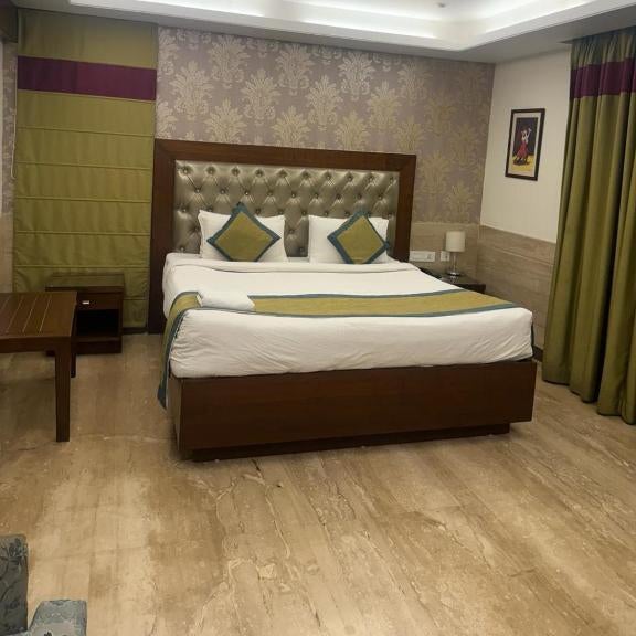 Hotel Luxury Resident - Banjara hills city view with complimentary breakfast Thumbnail