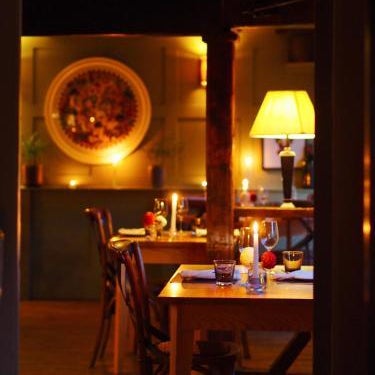 The Greyhound on the Test Hotel