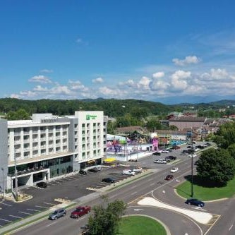 Holiday Inn & Suites Pigeon Forge Convention Center By IHG Thumbnail