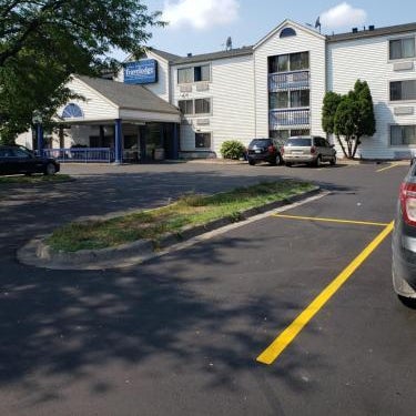 Travelodge by Wyndham Brooklyn Center Thumbnail