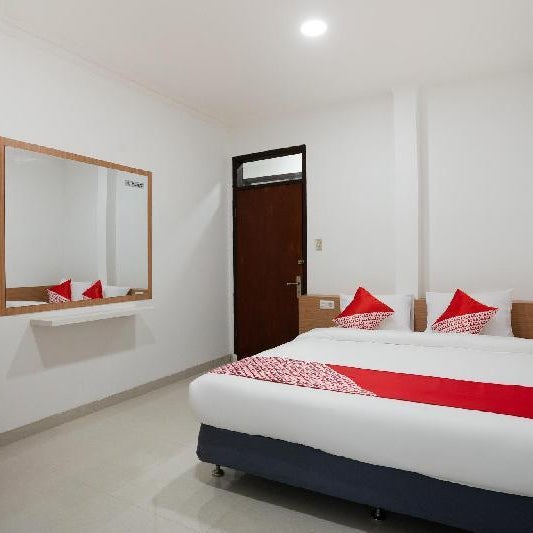 Hotel O Hegarbudhi Residence