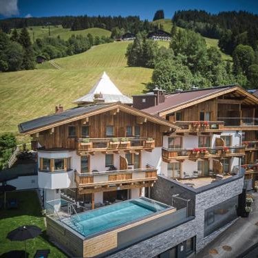 Hotel Astrid mit Panoramapool & inklusive JokerCard