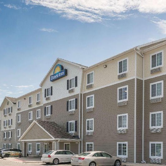 Days Inn & Suites by Wyndham Rochester South Thumbnail