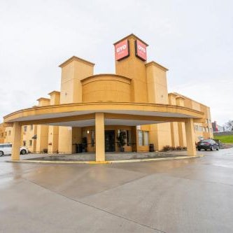 OYO Hotel Knoxville TN Cedar Bluff I-40 Thumbnail