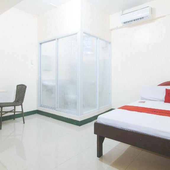 RedDoorz @ Western Bicutan Transients Inn Thumbnail