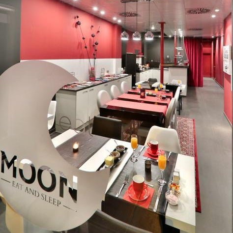 Hotel Moon