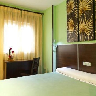 Hostal Avenida Barajas Thumbnail