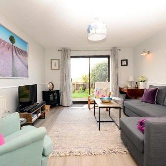 Cinque Ports Snug - mins from Sea & Golf Course Thumbnail