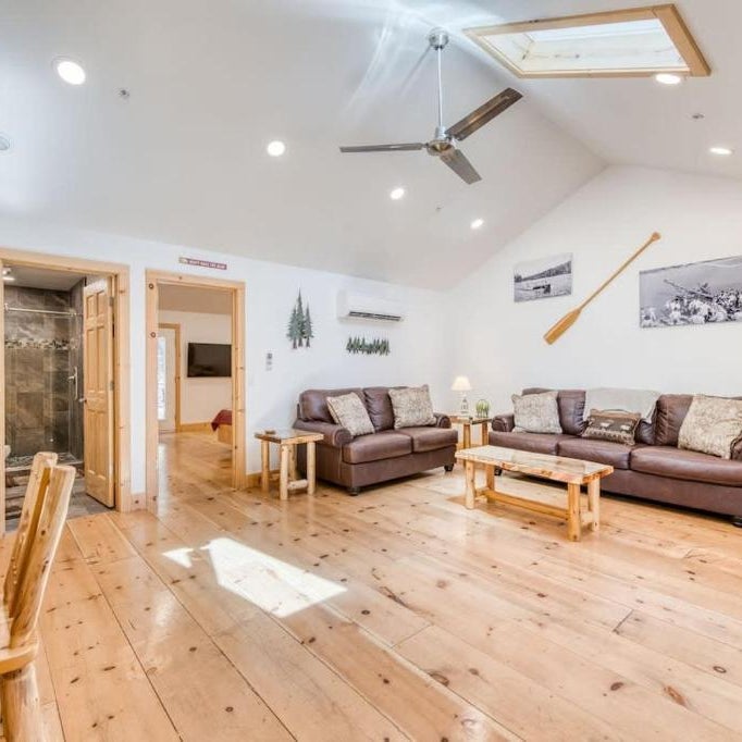 #4 Cottage Like Suite with Private Hot Tub Thumbnail