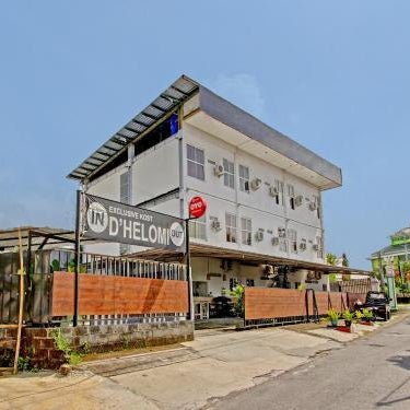 Super OYO Collection O 90253 DHelomi Thumbnail