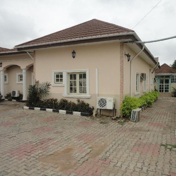 SDM Tavern and Suites Thumbnail