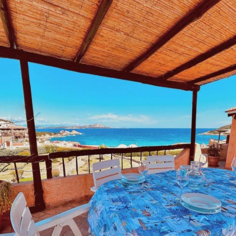 Sea View Three-Bedroom House 50m from the Beach