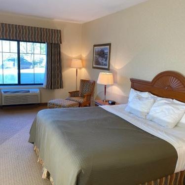 Red Coach Inn & Suites Thumbnail