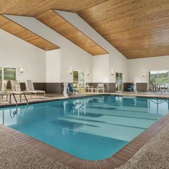 Country Inn & Suites by Radisson, Decorah, IA Thumbnail