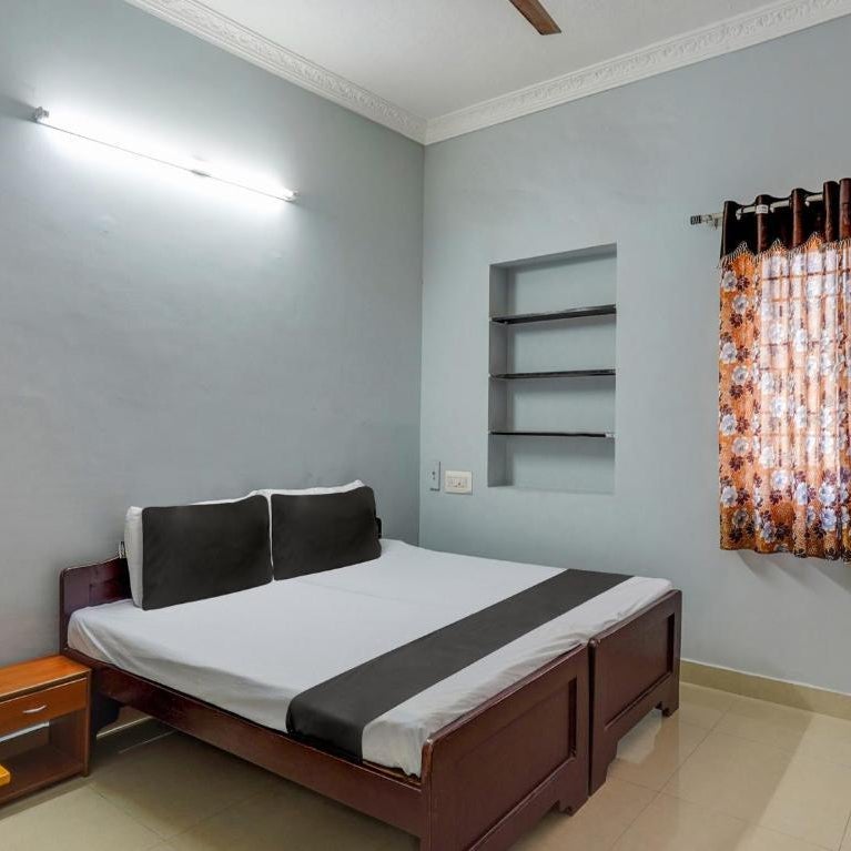 Hotel O Eswar Residency Saligramam Thumbnail