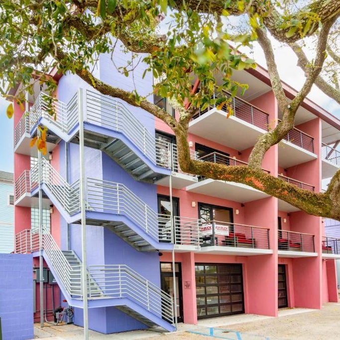 Boutique Vera Hotel in the Heart of Folly Beach Thumbnail
