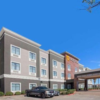 La Quinta Inn & Suites by Wyndham Pasadena North Thumbnail