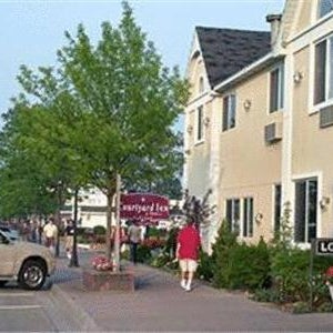 Court Plaza Inn & Suites of Mackinaw Thumbnail