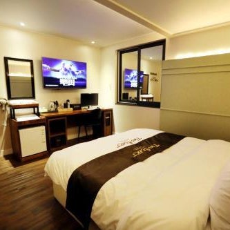 Hotel Two Heart Thumbnail