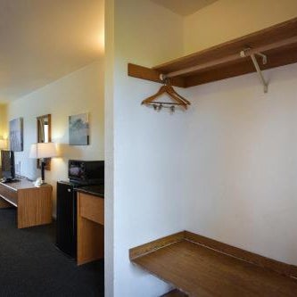 Cap Sante Inn Thumbnail