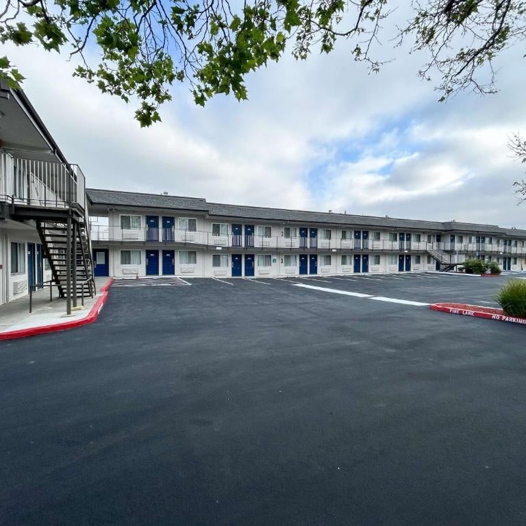 Studio 6 Hayward, CA Silicon Valley Gateway
