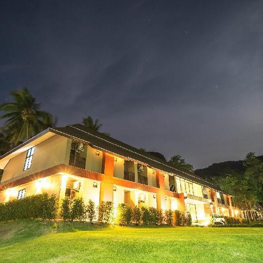 Tonsai Bay Resort