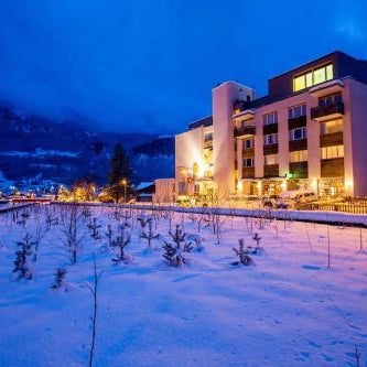 Hotel Sherlock Holmes "nur 200 m zur Gondelbahn Hasliberg"