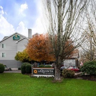 La Quinta Inn & Suites by Wyndham Eugene Thumbnail