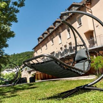 Logis Hôtel Restaurant Les 2 Rives - A75, en bordure de rivière