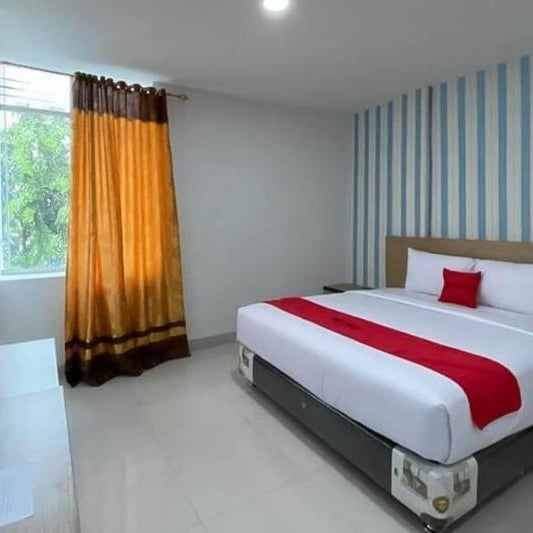 RedDoorz Plus @ Cemara Asri Medan Thumbnail