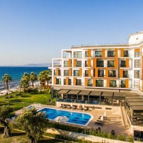 Maia Luxury Beach Hotel