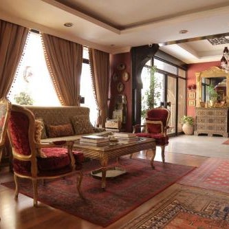 Gondola Hotel & Suites