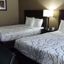 Parkwood Inn & Suites Thumbnail