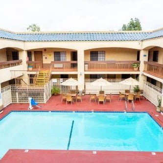 Days Inn & Suites by Wyndham Artesia Thumbnail