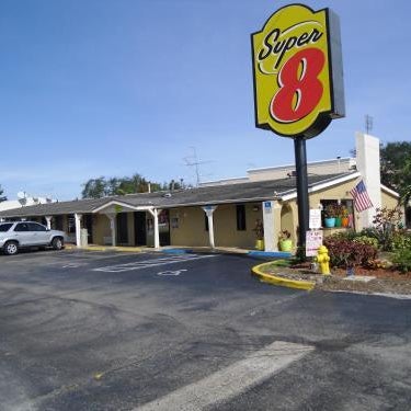 Super 8 by Wyndham Lantana West Palm Beach Thumbnail