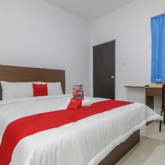 RedDoorz Plus near Kepri Mall