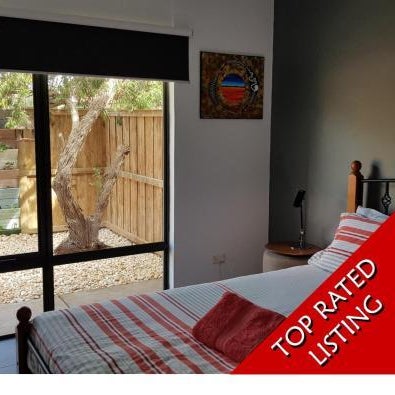 Red Ochre - Large Apartment with Private Courtyard