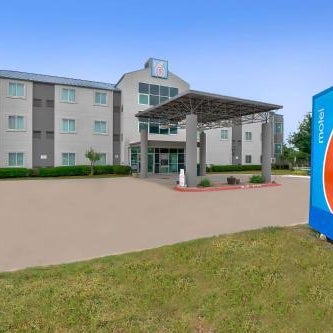 Motel 6-Benbrook, TX - Fort Worth Thumbnail