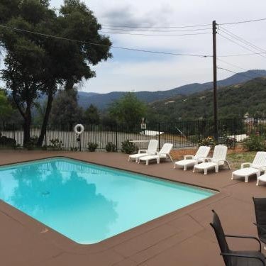 Mountain Trail Lodge and Vacation Rentals Thumbnail