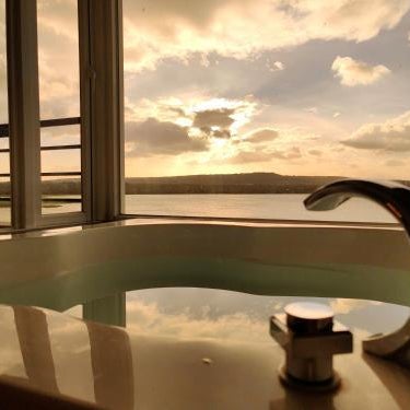 Lovestar Lakeside Hotel - Starlight Building