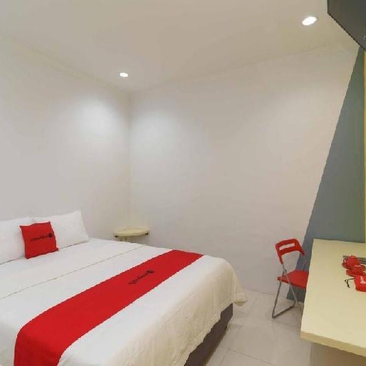 RedDoorz @ Taman Galaxy Bekasi