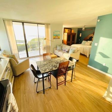 Penthouse 6 Panoramic Ocean Views Top Floor Thumbnail